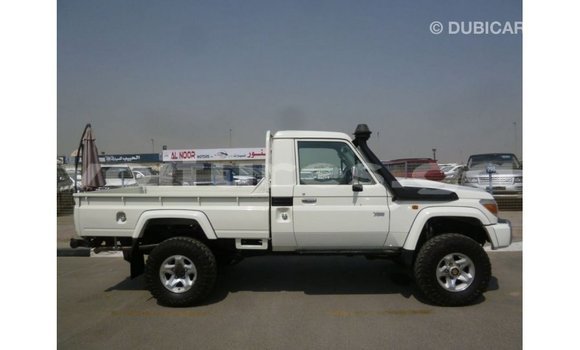 Sayi Imported Toyota Land Cruiser White Mota in Import - Dubai a estuary Sayi Imported Toyota Land Cruiser White Mota in Import - Dubai a estuary