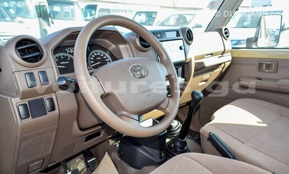 Acheter Import Voiture Toyota Land Cruiser Beige à Import - Dubai, Estuaire Acheter Import Voiture Toyota Land Cruiser Beige à Import - Dubai, Estuaire