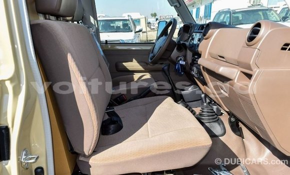 Acheter Import Voiture Toyota Land Cruiser Beige à Import - Dubai, Estuaire Acheter Import Voiture Toyota Land Cruiser Beige à Import - Dubai, Estuaire