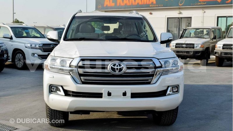 Big with watermark toyota land cruiser estuaire import dubai 5929