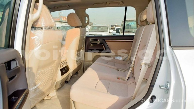 Big with watermark toyota land cruiser estuary import dubai 5929