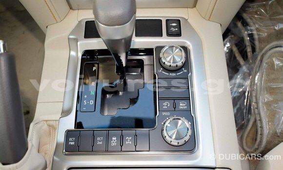 Acheter Import Voiture Toyota Land Cruiser Blanc à Import - Dubai, Estuaire Acheter Import Voiture Toyota Land Cruiser Blanc à Import - Dubai, Estuaire