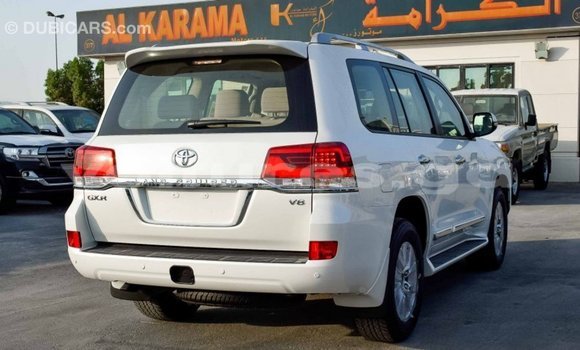 Acheter Import Voiture Toyota Land Cruiser Blanc à Import - Dubai, Estuaire Acheter Import Voiture Toyota Land Cruiser Blanc à Import - Dubai, Estuaire