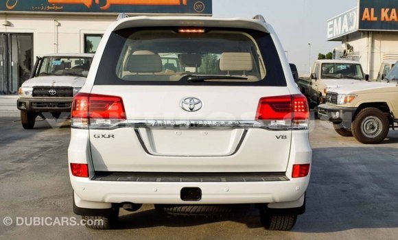 Acheter Import Voiture Toyota Land Cruiser Blanc à Import - Dubai, Estuaire Acheter Import Voiture Toyota Land Cruiser Blanc à Import - Dubai, Estuaire