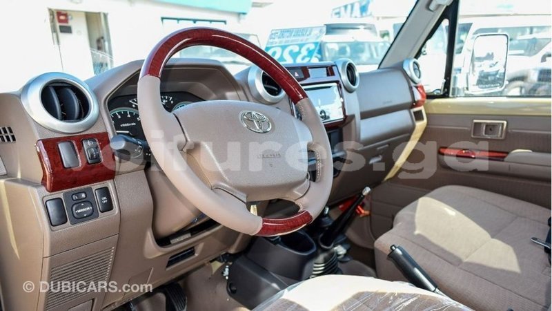 Big with watermark toyota land cruiser estuary import dubai 5930