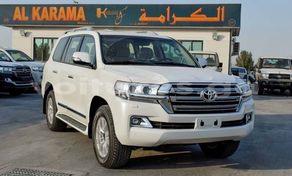 Acheter Import Voiture Toyota Land Cruiser Blanc à Import - Dubai, Estuaire Acheter Import Voiture Toyota Land Cruiser Blanc à Import - Dubai, Estuaire