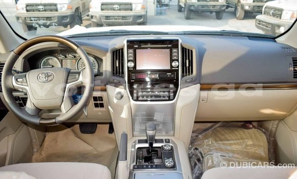Acheter Import Voiture Toyota Land Cruiser Blanc à Import - Dubai, Estuaire Acheter Import Voiture Toyota Land Cruiser Blanc à Import - Dubai, Estuaire
