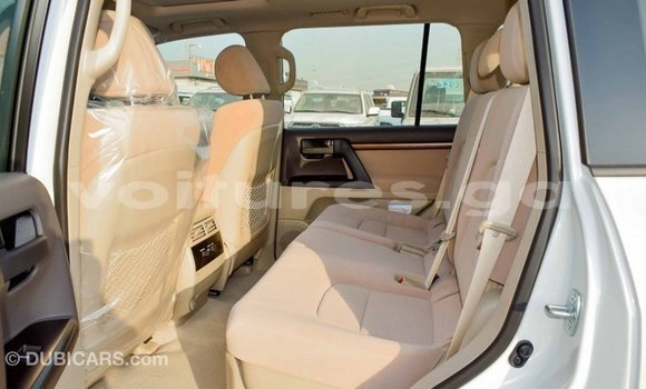 Acheter Import Voiture Toyota Land Cruiser Blanc à Import - Dubai, Estuaire Acheter Import Voiture Toyota Land Cruiser Blanc à Import - Dubai, Estuaire