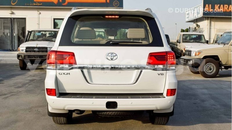 Big with watermark toyota land cruiser estuary import dubai 5931