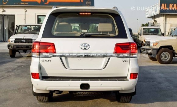 Acheter Import Voiture Toyota Land Cruiser Blanc à Import - Dubai, Estuaire Acheter Import Voiture Toyota Land Cruiser Blanc à Import - Dubai, Estuaire
