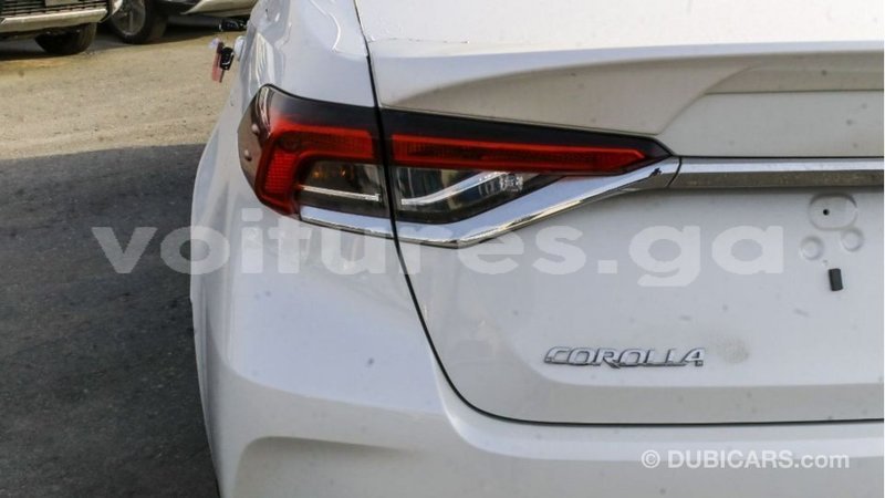 Big with watermark toyota corolla estuaire import dubai 5932