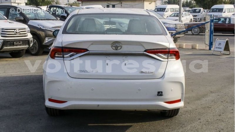 Big with watermark toyota corolla estuaire import dubai 5932