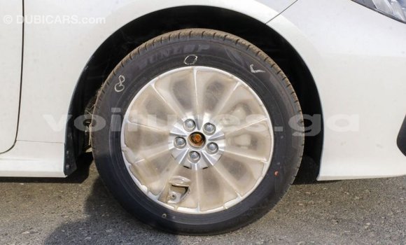 Acheter Import Voiture Toyota Corolla Blanc à Import - Dubai, Estuaire Acheter Import Voiture Toyota Corolla Blanc à Import - Dubai, Estuaire