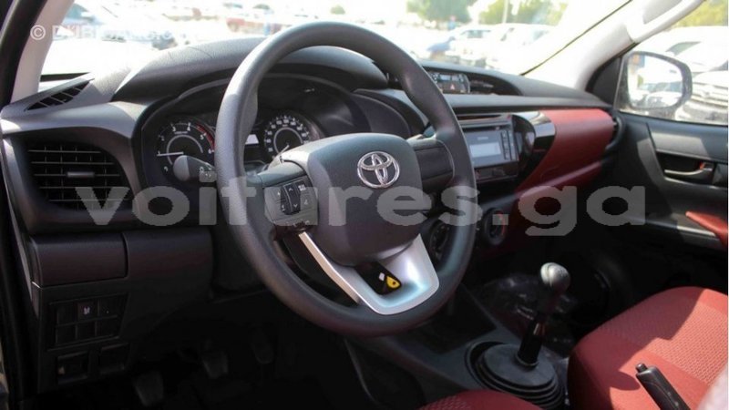 Big with watermark toyota hilux estuaire import dubai 5936