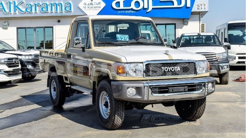 Big with watermark toyota land cruiser estuary import dubai 5937