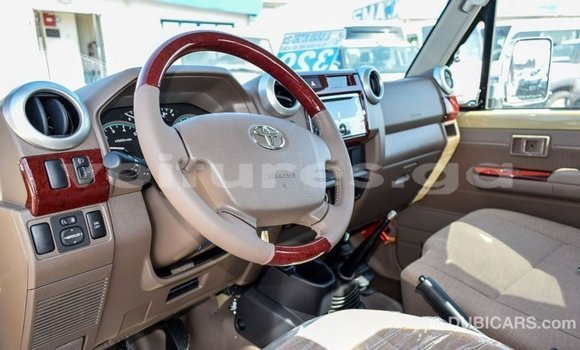 Acheter Import Voiture Toyota Land Cruiser Beige à Import - Dubai, Estuaire Acheter Import Voiture Toyota Land Cruiser Beige à Import - Dubai, Estuaire