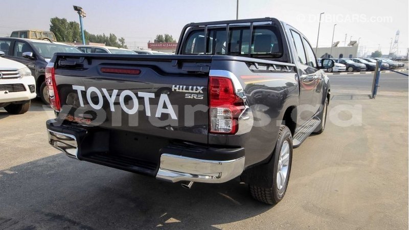 Big with watermark toyota hilux estuaire import dubai 5939