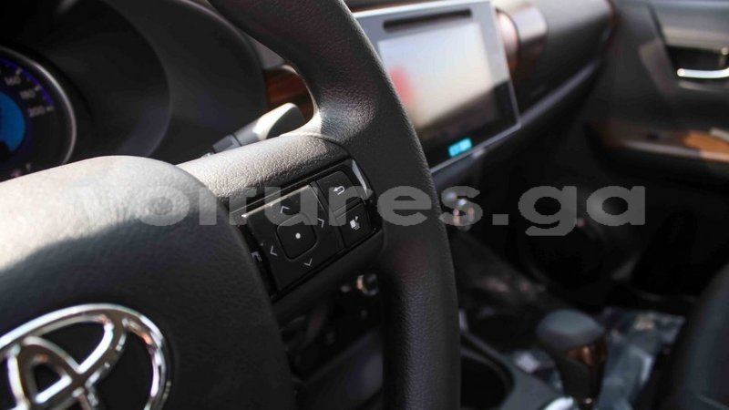 Big with watermark toyota hilux estuaire import dubai 5941