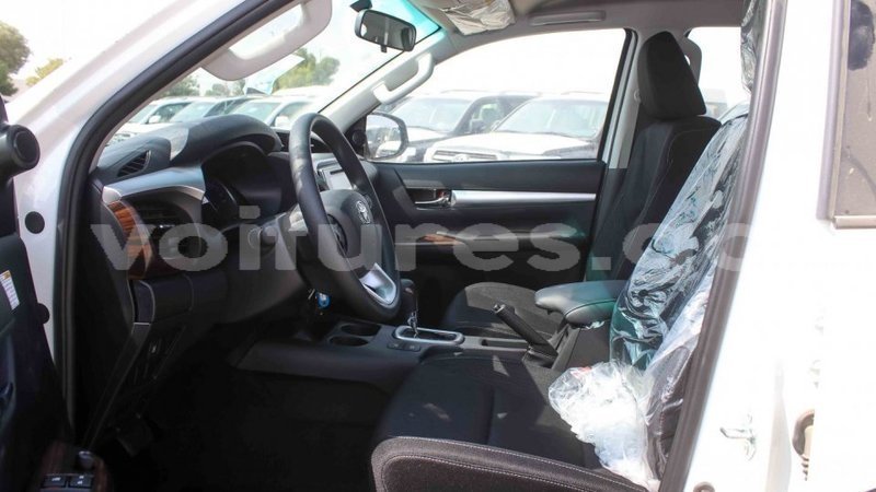 Big with watermark toyota hilux estuary import dubai 5941