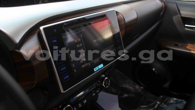 Big with watermark toyota hilux estuaire import dubai 5941