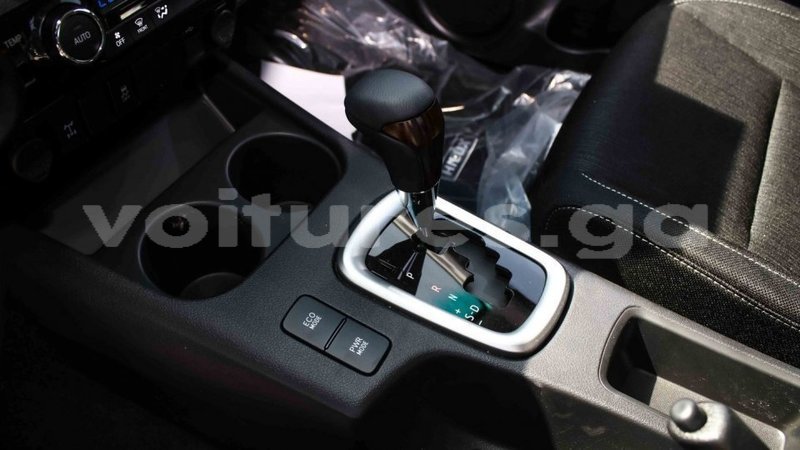 Big with watermark toyota hilux estuaire import dubai 5941