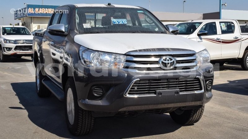 Big with watermark toyota hilux estuaire import dubai 5943