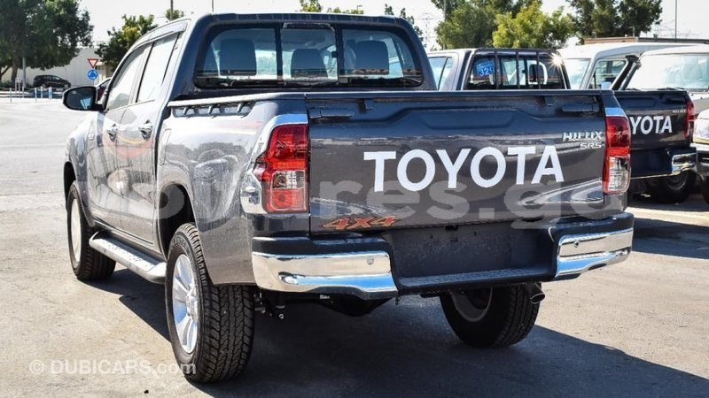 Big with watermark toyota hilux estuary import dubai 5943