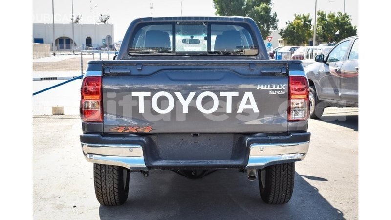 Big with watermark toyota hilux estuary import dubai 5943