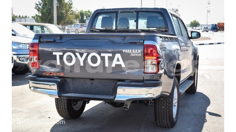 Big with watermark toyota hilux estuaire import dubai 5943