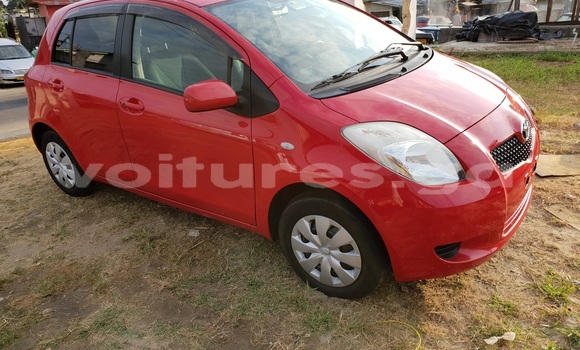 Sayi Na hannu Toyota Yaris Red Mota in Libreville a estuary Sayi Na hannu Toyota Yaris Red Mota in Libreville a estuary