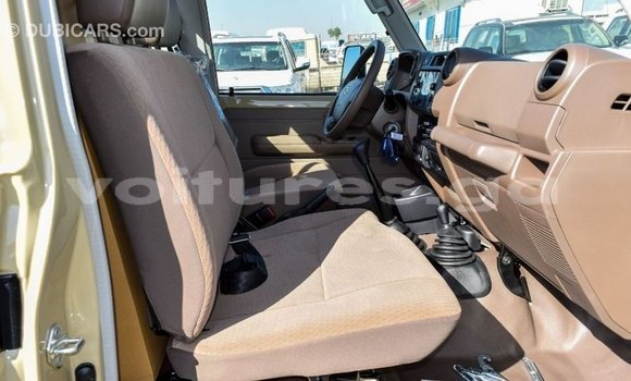 Acheter Import Voiture Toyota Land Cruiser Beige à Import - Dubai, Estuaire Acheter Import Voiture Toyota Land Cruiser Beige à Import - Dubai, Estuaire
