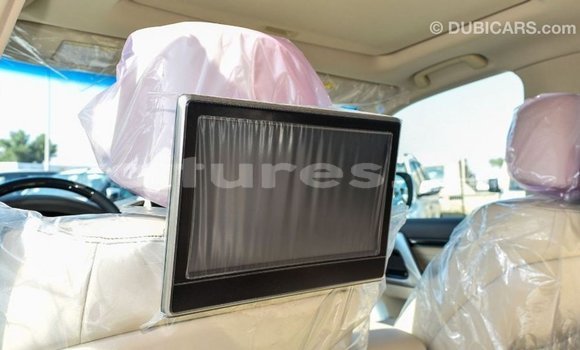Acheter Import Voiture Toyota Land Cruiser Blanc à Import - Dubai, Estuaire Acheter Import Voiture Toyota Land Cruiser Blanc à Import - Dubai, Estuaire