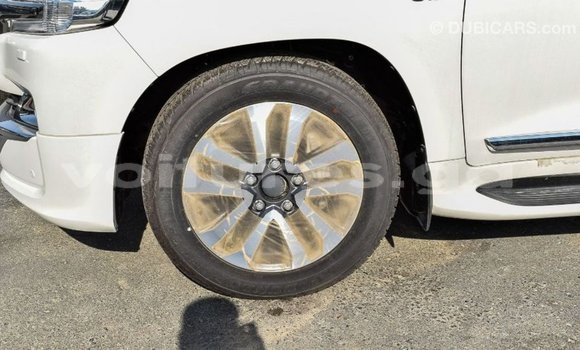 Acheter Import Voiture Toyota Land Cruiser Blanc à Import - Dubai, Estuaire Acheter Import Voiture Toyota Land Cruiser Blanc à Import - Dubai, Estuaire