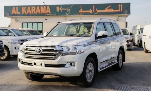 Acheter Import Voiture Toyota Land Cruiser Blanc à Import - Dubai, Estuaire Acheter Import Voiture Toyota Land Cruiser Blanc à Import - Dubai, Estuaire