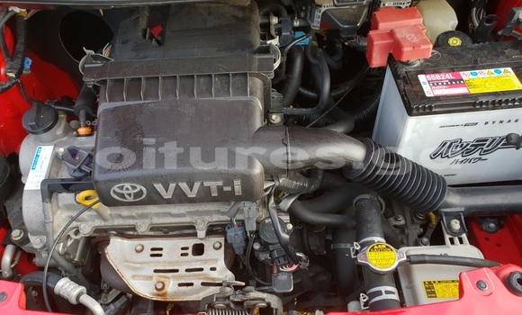 Sayi Na hannu Toyota Yaris Red Mota in Libreville a estuary Sayi Na hannu Toyota Yaris Red Mota in Libreville a estuary