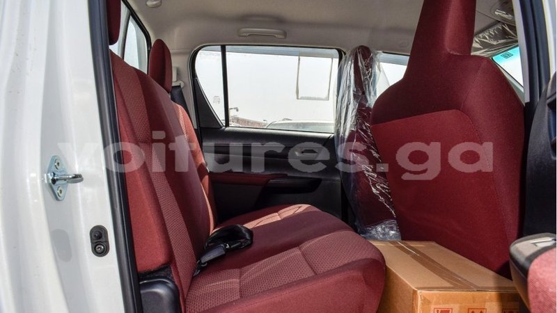 Big with watermark toyota hilux estuary import dubai 5949