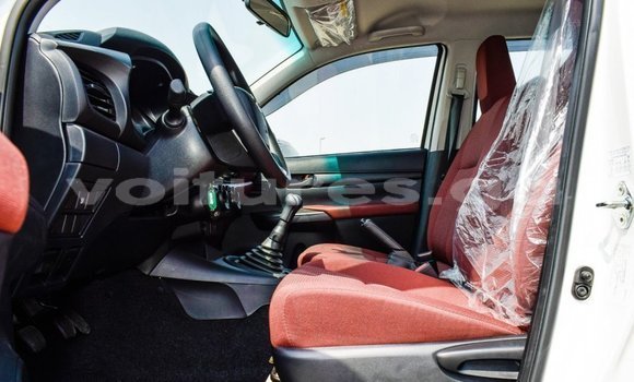 Acheter Import Voiture Toyota Hilux Blanc à Import - Dubai, Estuaire Acheter Import Voiture Toyota Hilux Blanc à Import - Dubai, Estuaire