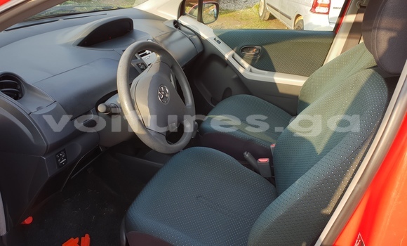 Sayi Na hannu Toyota Yaris Red Mota in Libreville a estuary Sayi Na hannu Toyota Yaris Red Mota in Libreville a estuary