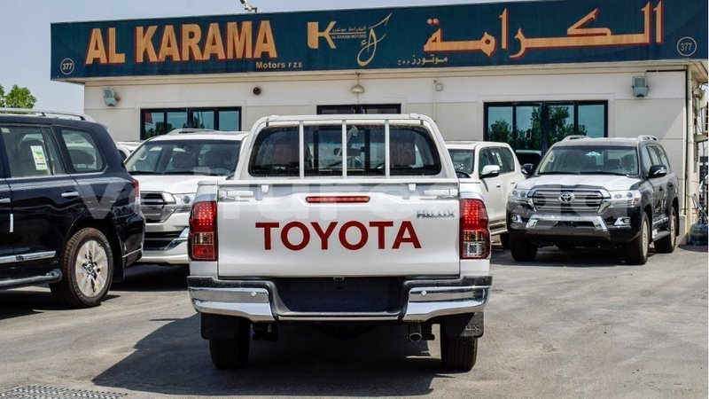 Big with watermark toyota hilux estuary import dubai 5949