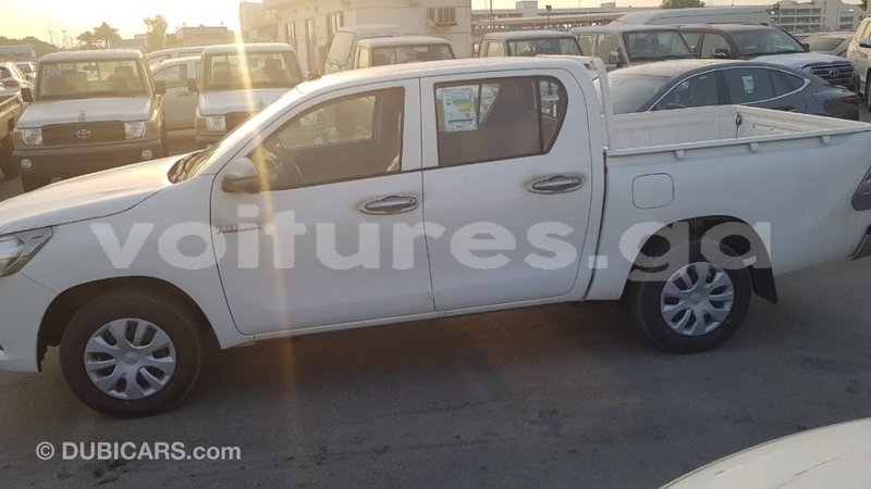 Big with watermark toyota hilux estuary import dubai 5950