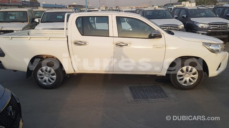 Big with watermark toyota hilux estuaire import dubai 5950