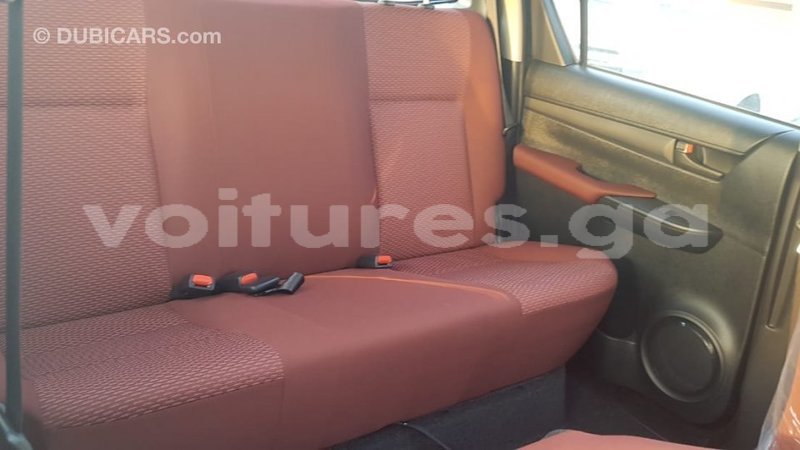 Big with watermark toyota hilux estuary import dubai 5950