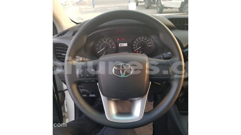 Big with watermark toyota hilux estuary import dubai 5950