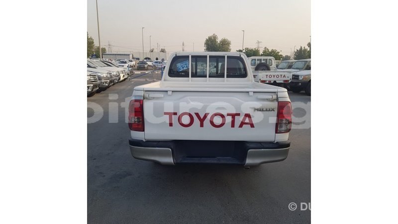 Big with watermark toyota hilux estuary import dubai 5950