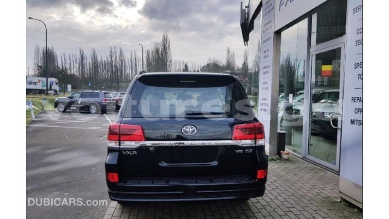 Big with watermark toyota land cruiser estuaire import dubai 5958