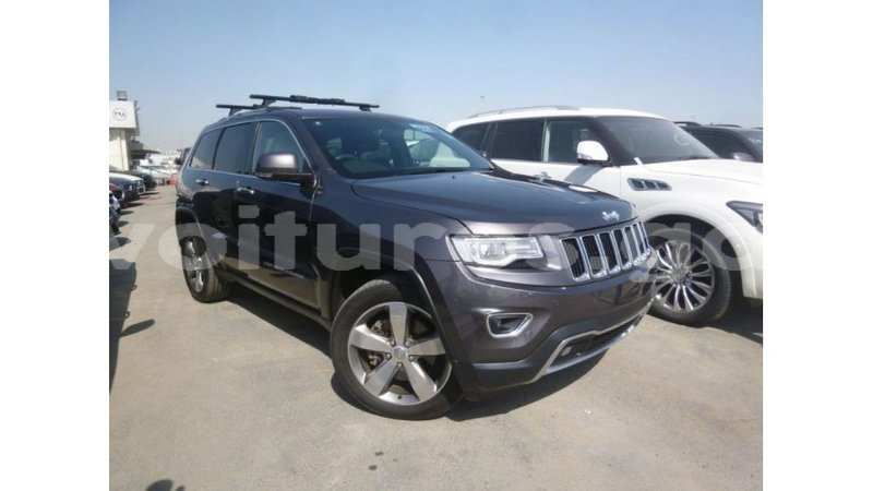 Big with watermark jeep grand cherokee estuaire import dubai 5959