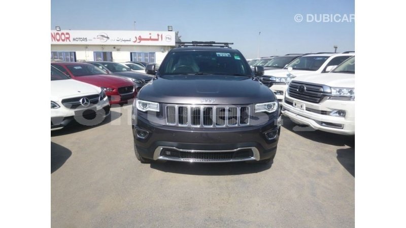 Big with watermark jeep grand cherokee estuaire import dubai 5959