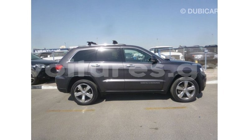 Big with watermark jeep grand cherokee estuaire import dubai 5959