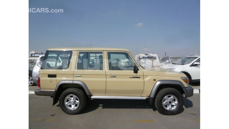 Big with watermark toyota land cruiser estuaire import dubai 5961