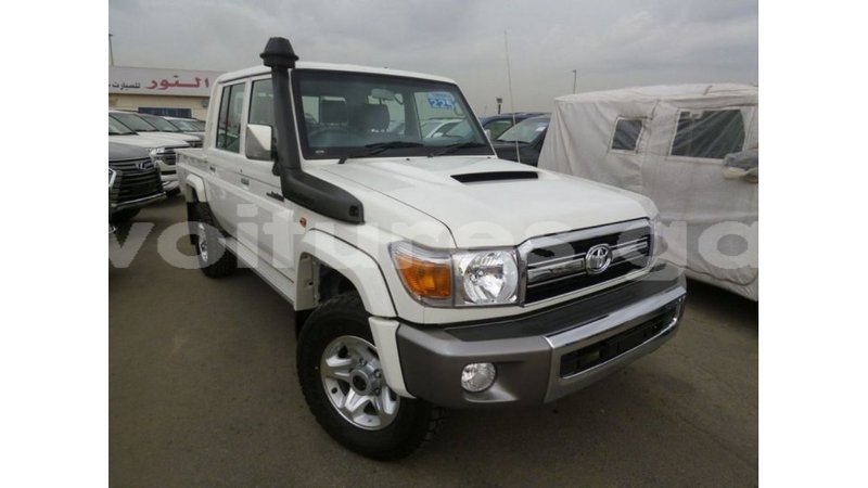 Big with watermark toyota land cruiser estuaire import dubai 5965